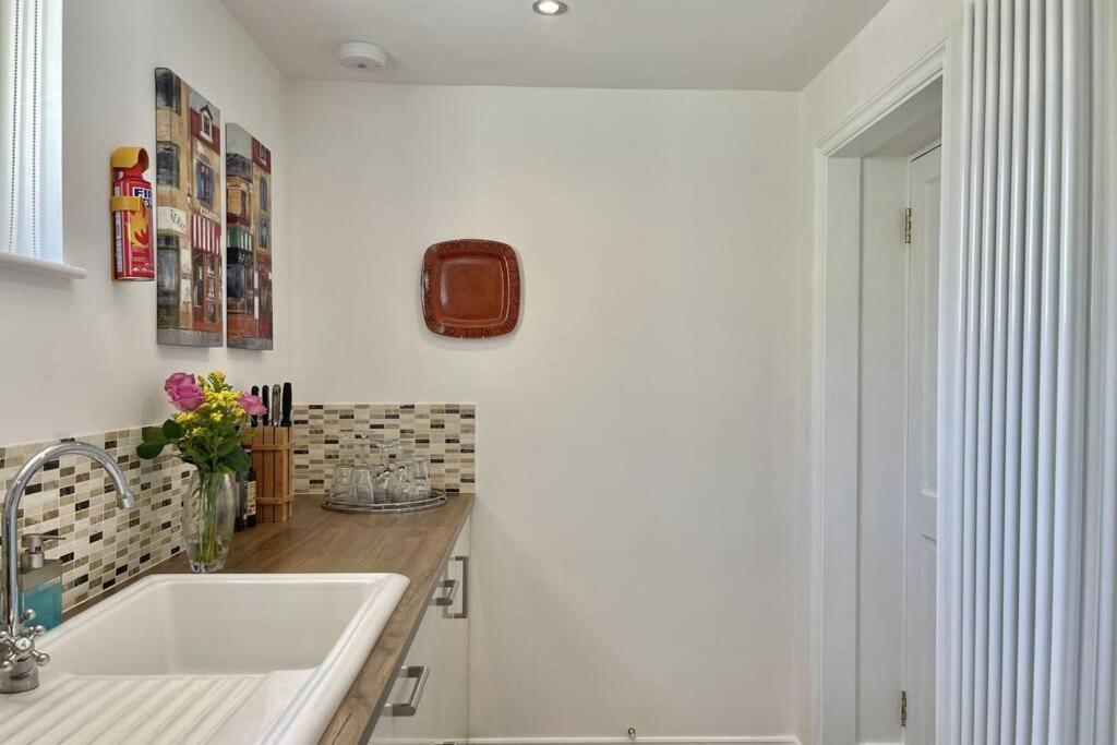 Lavender Apartment - Spacious Apartment Close To The Beach Deal Exteriör bild